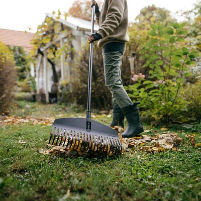 Hrábě na listí Solid M FISKARS