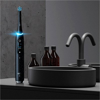IO SERIES 10 ČERNÁ ZUBNÍ KARTÁČEK ORAL-B
