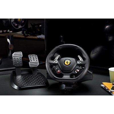 T80 Ferrari 488 sada volantu a pedálů