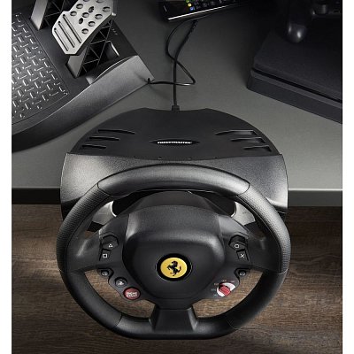 T80 Ferrari 488 sada volantu a pedálů
