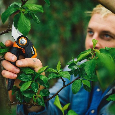 Zahradní nůžky, dvoučepelP961 FISKARS
